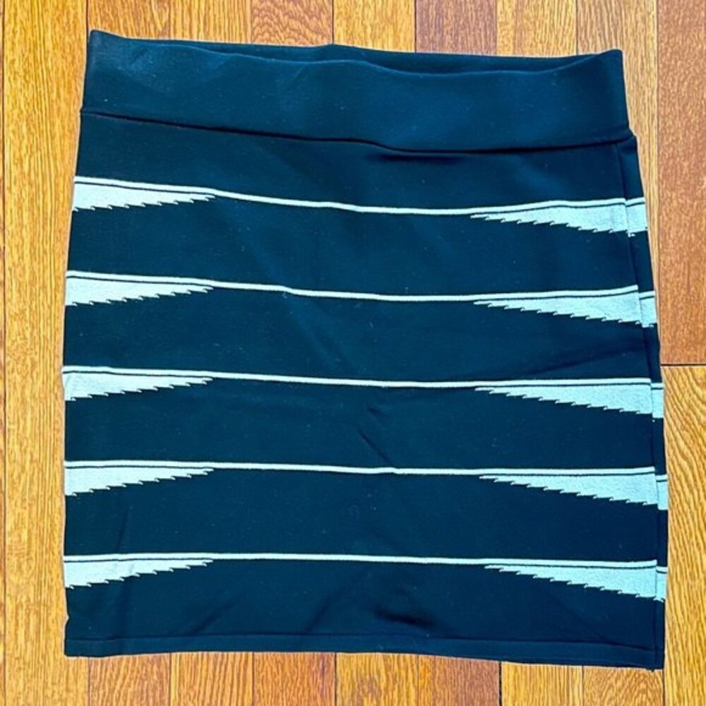 Forever 21 Black & Cream Aztec Stripe Thick Stretch Knit Skirt Large